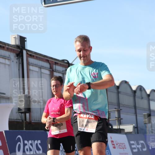 03.10.2025 - Köhlbrandbrückenlauf Luisa Fischer http://msf.ph/oto/9031815 03.10.2025 13:06:52 Ziel 5963, 5971, 6056, 6089, 6745, 6799 meine-sportfotos.de