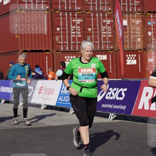 03.10.2025 - Köhlbrandbrückenlauf Michael Burmester http://msf.ph/oto/9031816 03.10.2025 10:38:33 Ziel 2042, 2279, 2434, 2575, 2626, 2627, 3040, 3437, 3438, 3442, 3475, 3621 meine-sportfotos.de