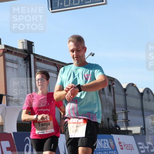 03.10.2025 - Köhlbrandbrückenlauf Luisa Fischer http://msf.ph/oto/9031819 03.10.2025 13:06:53 Ziel 4152, 4249, 5963, 5971, 6056, 6089, 6745, 6799 meine-sportfotos.de