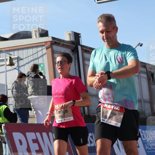 03.10.2025 - Köhlbrandbrückenlauf Luisa Fischer http://msf.ph/oto/9031822 03.10.2025 13:06:53 Ziel 4152, 4249, 5963, 5971, 6056, 6089, 6745, 6799 meine-sportfotos.de