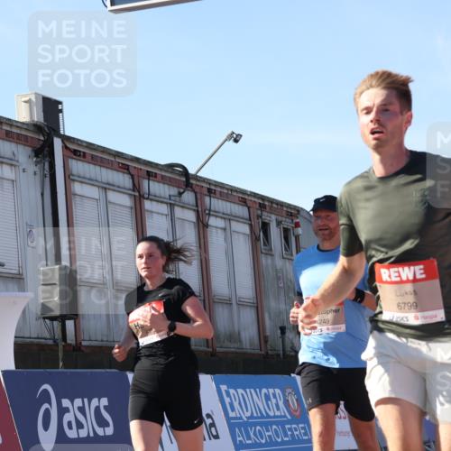 03.10.2025 - Köhlbrandbrückenlauf Luisa Fischer http://msf.ph/oto/9031852 03.10.2025 13:06:58 Ziel 4152, 4249, 4451, 4588, 5963, 6056, 6423, 6427, 6745, 6799, 6822 meine-sportfotos.de
