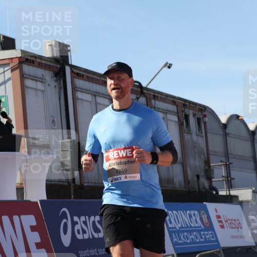 03.10.2025 - Köhlbrandbrückenlauf Luisa Fischer http://msf.ph/oto/9031864 03.10.2025 13:06:59 Ziel 4152, 4249, 4451, 4588, 5963, 6423, 6427, 6745, 6799, 6822 meine-sportfotos.de