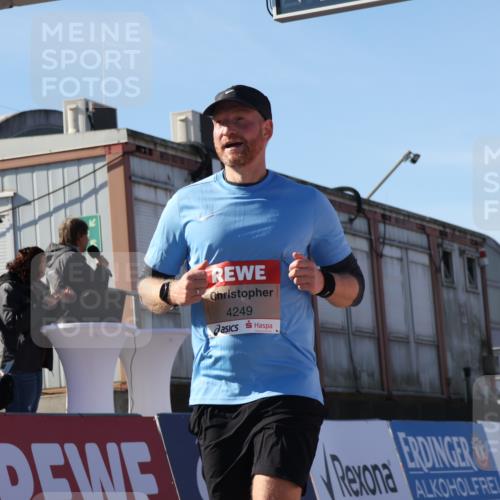 03.10.2025 - Köhlbrandbrückenlauf Luisa Fischer http://msf.ph/oto/9031866 03.10.2025 13:06:59 Ziel 4152, 4249, 4451, 4588, 5963, 6423, 6427, 6745, 6799, 6822 meine-sportfotos.de