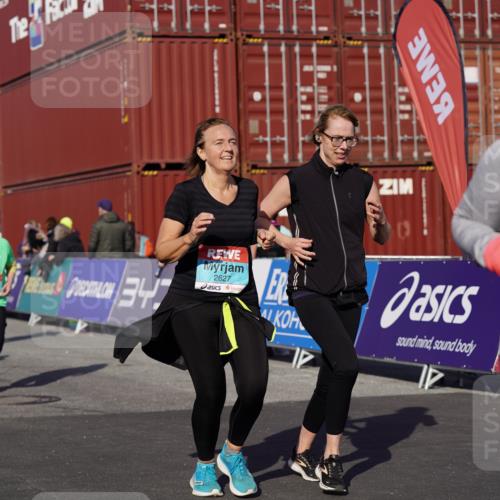 03.10.2025 - Köhlbrandbrückenlauf Michael Burmester http://msf.ph/oto/9031868 03.10.2025 10:38:37 Ziel 2279, 2434, 2575, 2626, 2627, 3040, 3412, 3413, 3475 meine-sportfotos.de