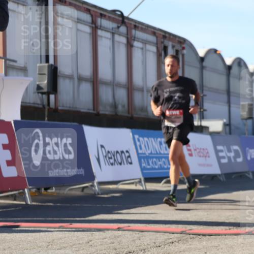 03.10.2025 - Köhlbrandbrückenlauf Luisa Fischer http://msf.ph/oto/9031874 03.10.2025 13:07:00 Ziel 4152, 4249, 4451, 4588, 4804, 5963, 6065, 6423, 6427, 6745, 6799, 6822 meine-sportfotos.de