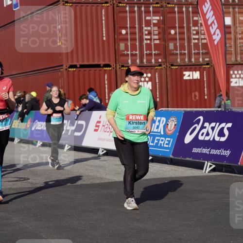 03.10.2025 - Köhlbrandbrückenlauf Michael Burmester http://msf.ph/oto/9031893 03.10.2025 10:38:39 Ziel 2279, 2434, 2575, 2626, 2627, 3040, 3412, 3413, 3475 meine-sportfotos.de