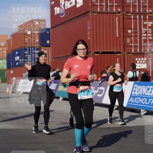 03.10.2025 - Köhlbrandbrückenlauf Michael Burmester http://msf.ph/oto/9031907 03.10.2025 10:38:40 Ziel 2279, 2434, 2575, 3412, 3413, 3475 meine-sportfotos.de