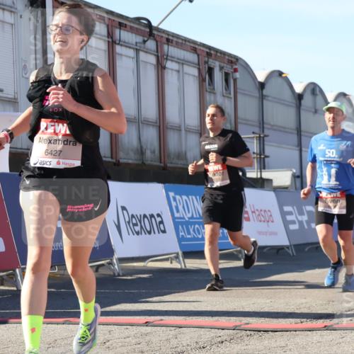 03.10.2025 - Köhlbrandbrückenlauf Luisa Fischer http://msf.ph/oto/9031920 03.10.2025 13:07:04 Ziel 4152, 4249, 4444, 4451, 4588, 4804, 6065, 6423, 6427, 6799, 6822 meine-sportfotos.de