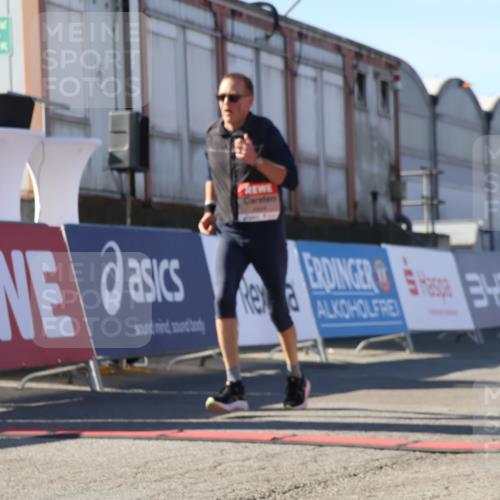 03.10.2025 - Köhlbrandbrückenlauf Luisa Fischer http://msf.ph/oto/9031956 03.10.2025 13:07:07 Ziel 4152, 4249, 4444, 4451, 4588, 4804, 6065, 6302, 6423, 6427, 6467, 6799, 6822 meine-sportfotos.de