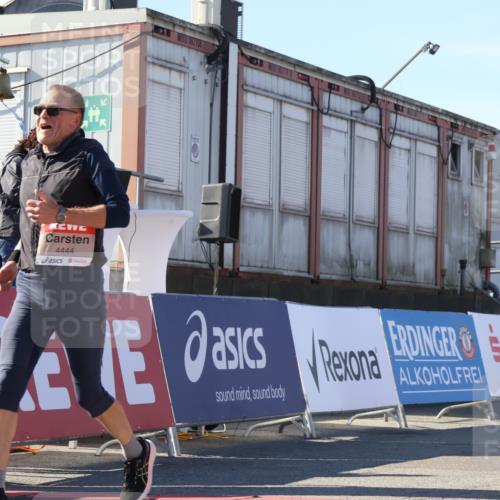 03.10.2025 - Köhlbrandbrückenlauf Luisa Fischer http://msf.ph/oto/9031965 03.10.2025 13:07:08 Ziel 4152, 4249, 4444, 4451, 4588, 4804, 6065, 6302, 6423, 6427, 6467, 6799, 6822 meine-sportfotos.de