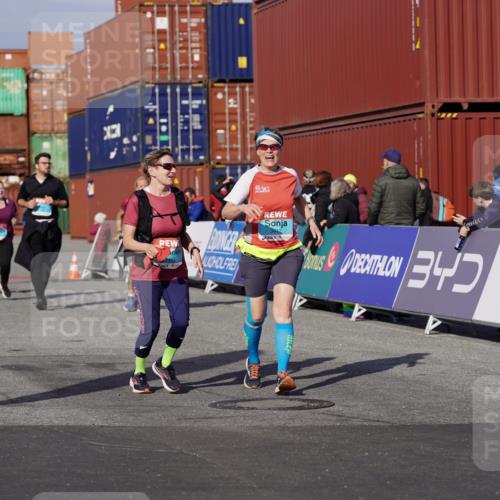 03.10.2025 - Köhlbrandbrückenlauf Michael Burmester http://msf.ph/oto/9031971 03.10.2025 10:38:46 Ziel 1256, 1880, 2378, 2438, 2442, 2756, 3130, 3412, 3413, 3433, 3733 meine-sportfotos.de