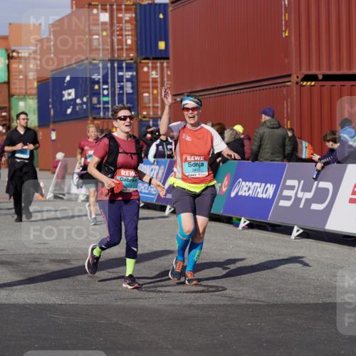 03.10.2025 - Köhlbrandbrückenlauf Michael Burmester http://msf.ph/oto/9031982 03.10.2025 10:38:46 Ziel 1256, 1880, 2378, 2438, 2442, 2756, 3130, 3412, 3413, 3433, 3733 meine-sportfotos.de