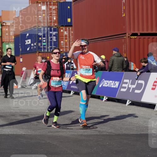 03.10.2025 - Köhlbrandbrückenlauf Michael Burmester http://msf.ph/oto/9031987 03.10.2025 10:38:46 Ziel 1256, 1880, 2378, 2438, 2442, 2756, 3130, 3412, 3413, 3433, 3733 meine-sportfotos.de