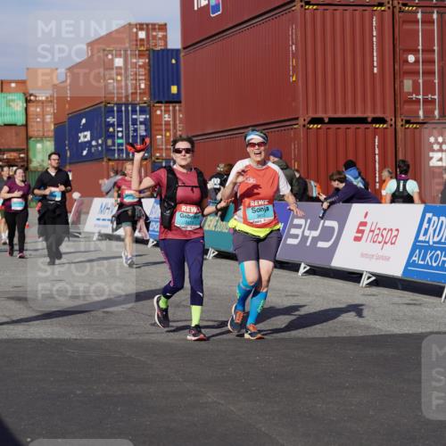 03.10.2025 - Köhlbrandbrückenlauf Michael Burmester http://msf.ph/oto/9031997 03.10.2025 10:38:47 Ziel 1256, 1880, 2378, 2438, 2442, 2756, 3130, 3412, 3413, 3433, 3733 meine-sportfotos.de