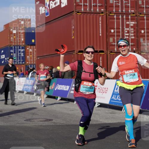 03.10.2025 - Köhlbrandbrückenlauf Michael Burmester http://msf.ph/oto/9032028 03.10.2025 10:38:48 Ziel 1256, 1880, 2378, 2438, 2442, 2756, 3130, 3412, 3413, 3433, 3733 meine-sportfotos.de