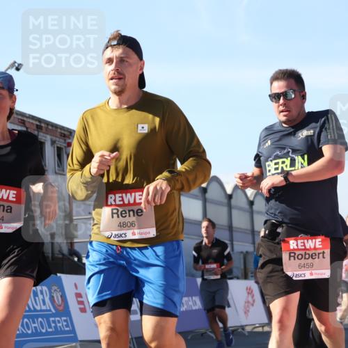 03.10.2025 - Köhlbrandbrückenlauf Luisa Fischer http://msf.ph/oto/9032050 03.10.2025 13:07:21 Ziel 4287, 4288, 4590, 4649, 4794, 4806, 5645, 5646, 5870, 5872, 6302, 6459, 6467 meine-sportfotos.de