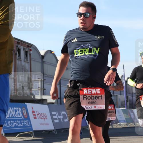 03.10.2025 - Köhlbrandbrückenlauf Luisa Fischer http://msf.ph/oto/9032058 03.10.2025 13:07:22 Ziel 4287, 4288, 4590, 4649, 4794, 4806, 5645, 5646, 5870, 5872, 6302, 6459 meine-sportfotos.de