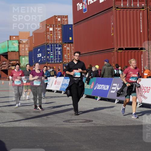 03.10.2025 - Köhlbrandbrückenlauf Michael Burmester http://msf.ph/oto/9032071 03.10.2025 10:38:50 Ziel 1256, 1880, 2378, 2438, 2442, 2756, 3130, 3433, 3733 meine-sportfotos.de