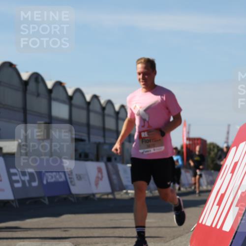 03.10.2025 - Köhlbrandbrückenlauf Luisa Fischer http://msf.ph/oto/9032072 03.10.2025 13:07:24 Ziel 4113, 4287, 4288, 4590, 4636, 4649, 4794, 4806, 5645, 5646, 5870, 5872, 6459 meine-sportfotos.de
