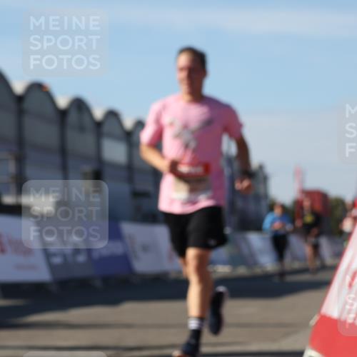 03.10.2025 - Köhlbrandbrückenlauf Luisa Fischer http://msf.ph/oto/9032074 03.10.2025 13:07:24 Ziel 4113, 4287, 4288, 4590, 4636, 4649, 4794, 4806, 5645, 5646, 5870, 5872, 6459 meine-sportfotos.de