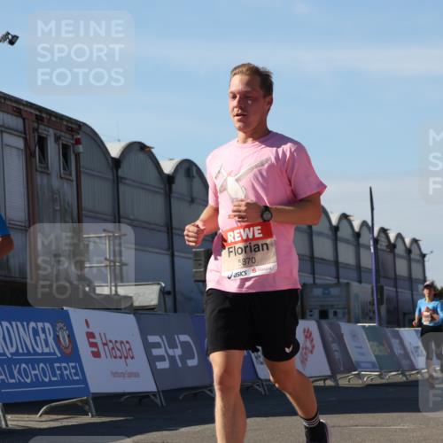 03.10.2025 - Köhlbrandbrückenlauf Luisa Fischer http://msf.ph/oto/9032077 03.10.2025 13:07:25 Ziel 4113, 4287, 4288, 4590, 4636, 4649, 4794, 4806, 5645, 5646, 5870, 5872, 6459 meine-sportfotos.de