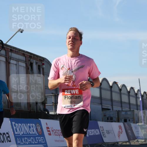 03.10.2025 - Köhlbrandbrückenlauf Luisa Fischer http://msf.ph/oto/9032079 03.10.2025 13:07:25 Ziel 4113, 4287, 4288, 4590, 4636, 4649, 4794, 4806, 5645, 5646, 5870, 5872, 6459 meine-sportfotos.de