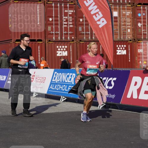 03.10.2025 - Köhlbrandbrückenlauf Michael Burmester http://msf.ph/oto/9032080 03.10.2025 10:38:52 Ziel 1256, 1880, 2261, 2378, 2438, 2442, 2756, 3130, 3433, 3733 meine-sportfotos.de