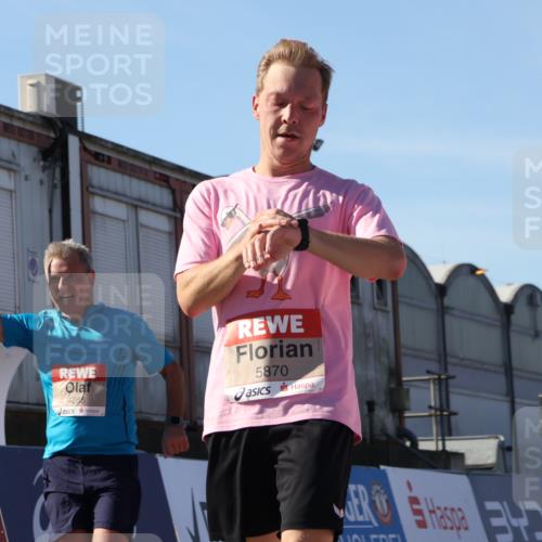 03.10.2025 - Köhlbrandbrückenlauf Luisa Fischer http://msf.ph/oto/9032084 03.10.2025 13:07:26 Ziel 4113, 4287, 4288, 4375, 4590, 4636, 4649, 4794, 4806, 5645, 5646, 5870, 5872, 6459 meine-sportfotos.de