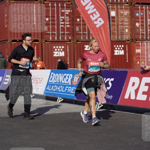 03.10.2025 - Köhlbrandbrückenlauf Michael Burmester http://msf.ph/oto/9032086 03.10.2025 10:38:52 Ziel 1256, 1880, 2261, 2378, 2438, 2442, 2756, 3130, 3433, 3733 meine-sportfotos.de