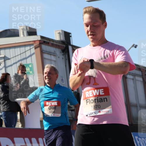 03.10.2025 - Köhlbrandbrückenlauf Luisa Fischer http://msf.ph/oto/9032087 03.10.2025 13:07:26 Ziel 4113, 4287, 4288, 4375, 4590, 4636, 4649, 4794, 4806, 5645, 5646, 5870, 5872, 6459 meine-sportfotos.de