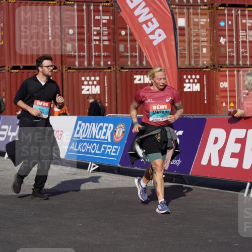 03.10.2025 - Köhlbrandbrückenlauf Michael Burmester http://msf.ph/oto/9032092 03.10.2025 10:38:52 Ziel 1256, 1880, 2261, 2378, 2438, 2442, 2756, 3130, 3433, 3733 meine-sportfotos.de