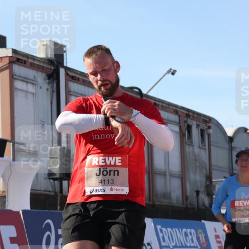 03.10.2025 - Köhlbrandbrückenlauf Luisa Fischer http://msf.ph/oto/9032108 03.10.2025 13:07:29 Ziel 4113, 4254, 4287, 4288, 4375, 4590, 4636, 4649, 4794, 4806, 5645, 5646, 5870, 5872, 6459 meine-sportfotos.de