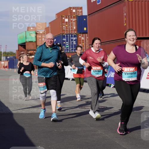 03.10.2025 - Köhlbrandbrückenlauf Michael Burmester http://msf.ph/oto/9032114 03.10.2025 10:38:54 Ziel 1256, 1880, 2261, 2378, 2438, 2442, 2756, 3130, 3433, 3733 meine-sportfotos.de