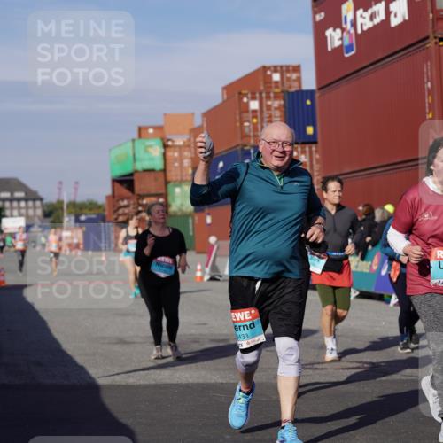 03.10.2025 - Köhlbrandbrückenlauf Michael Burmester http://msf.ph/oto/9032126 03.10.2025 10:38:55 Ziel 1256, 1880, 2261, 2378, 2438, 2442, 3130, 3433 meine-sportfotos.de