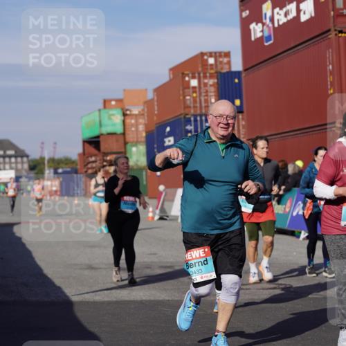 03.10.2025 - Köhlbrandbrückenlauf Michael Burmester http://msf.ph/oto/9032131 03.10.2025 10:38:55 Ziel 1256, 1880, 2261, 2378, 2438, 2442, 3130, 3433 meine-sportfotos.de