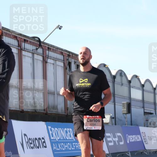 03.10.2025 - Köhlbrandbrückenlauf Luisa Fischer http://msf.ph/oto/9032132 03.10.2025 13:07:32 Ziel 4113, 4165, 4254, 4263, 4287, 4288, 4375, 4590, 4636, 5645, 5646, 5870, 5872 meine-sportfotos.de