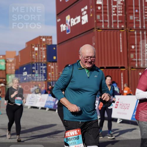 03.10.2025 - Köhlbrandbrückenlauf Michael Burmester http://msf.ph/oto/9032140 03.10.2025 10:38:56 Ziel 1256, 2261, 2378, 2442, 3130 meine-sportfotos.de