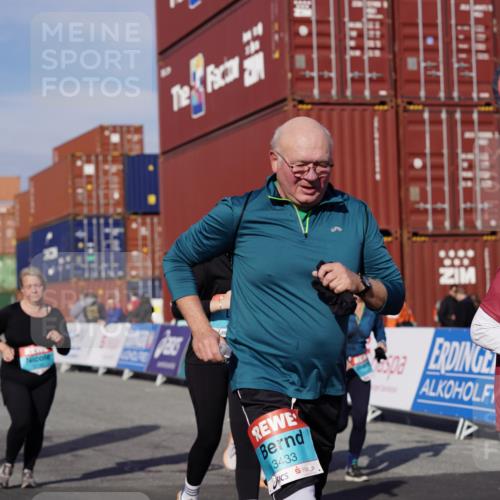 03.10.2025 - Köhlbrandbrückenlauf Michael Burmester http://msf.ph/oto/9032150 03.10.2025 10:38:56 Ziel 1256, 2261, 2378, 2442, 3130 meine-sportfotos.de