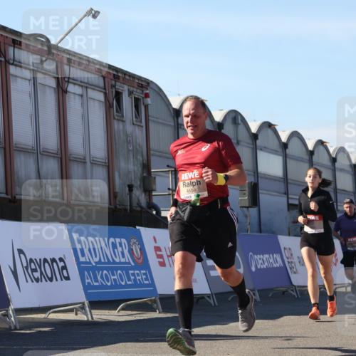 03.10.2025 - Köhlbrandbrückenlauf Luisa Fischer http://msf.ph/oto/9032216 03.10.2025 13:07:44 Ziel 4159, 4165, 4263, 4382, 6285, 6384, 6744, 6800, 6821 meine-sportfotos.de
