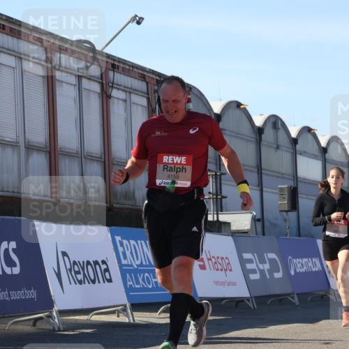 03.10.2025 - Köhlbrandbrückenlauf Luisa Fischer http://msf.ph/oto/9032220 03.10.2025 13:07:45 Ziel 4159, 4165, 4263, 4310, 4382, 5993, 6120, 6285, 6384, 6651, 6744, 6800, 6821 meine-sportfotos.de