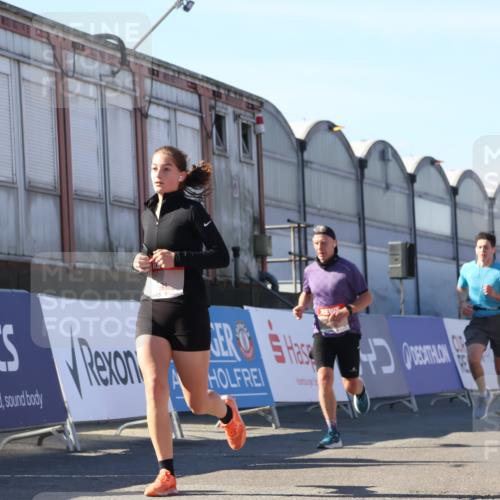 03.10.2025 - Köhlbrandbrückenlauf Luisa Fischer http://msf.ph/oto/9032237 03.10.2025 13:07:47 Ziel 4159, 4165, 4263, 4310, 4382, 5993, 6120, 6285, 6384, 6651, 6696, 6744, 6800, 6821 meine-sportfotos.de