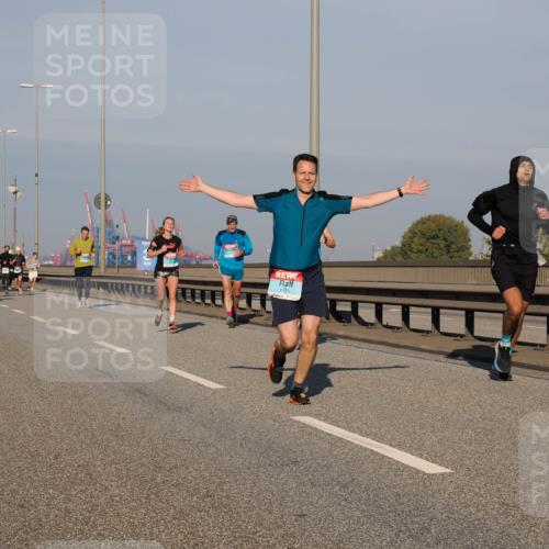 03.10.2025 - Köhlbrandbrückenlauf Fabian Wolf http://msf.ph/oto/9032242 03.10.2025 09:46:26 Position 3 1115 meine-sportfotos.de