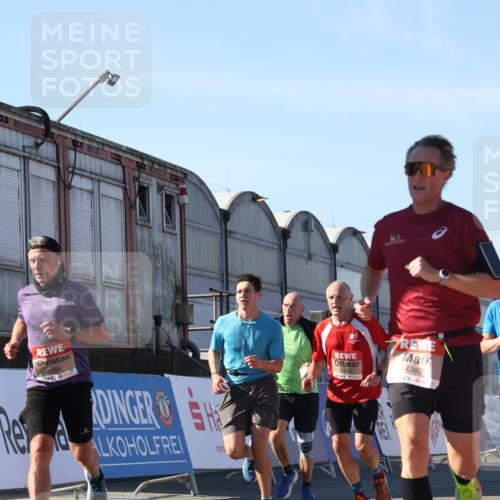 03.10.2025 - Köhlbrandbrückenlauf Luisa Fischer http://msf.ph/oto/9032252 03.10.2025 13:07:48 Ziel 4159, 4165, 4263, 4310, 4382, 5993, 6120, 6163, 6285, 6384, 6651, 6696, 6744, 6800, 6821 meine-sportfotos.de