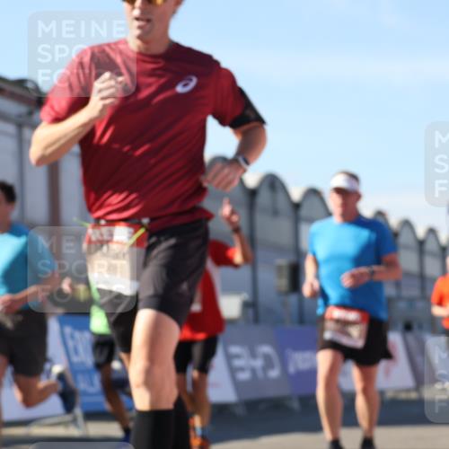 03.10.2025 - Köhlbrandbrückenlauf Luisa Fischer http://msf.ph/oto/9032259 03.10.2025 13:07:49 Ziel 4159, 4310, 4382, 5993, 6120, 6163, 6285, 6384, 6651, 6696, 6744, 6800, 6821 meine-sportfotos.de