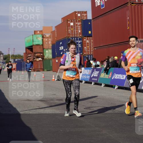 03.10.2025 - Köhlbrandbrückenlauf Michael Burmester http://msf.ph/oto/9032262 03.10.2025 10:39:09 Ziel 3286, 3637, 3639 meine-sportfotos.de