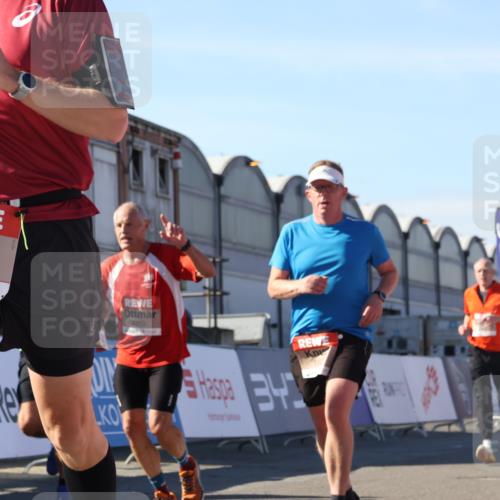 03.10.2025 - Köhlbrandbrückenlauf Luisa Fischer http://msf.ph/oto/9032263 03.10.2025 13:07:49 Ziel 4159, 4310, 4382, 5993, 6120, 6163, 6285, 6384, 6651, 6696, 6744, 6800, 6821 meine-sportfotos.de