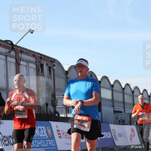 03.10.2025 - Köhlbrandbrückenlauf Luisa Fischer http://msf.ph/oto/9032265 03.10.2025 13:07:50 Ziel 4159, 4310, 4382, 4639, 5993, 6120, 6163, 6244, 6285, 6384, 6409, 6651, 6696, 6744, 6800, 6821 meine-sportfotos.de