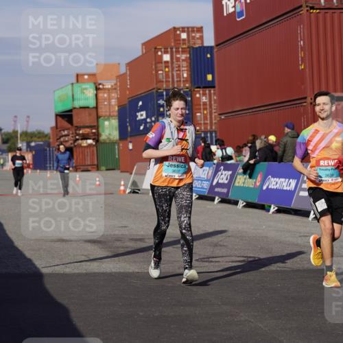 03.10.2025 - Köhlbrandbrückenlauf Michael Burmester http://msf.ph/oto/9032268 03.10.2025 10:39:09 Ziel 3286, 3637, 3639 meine-sportfotos.de