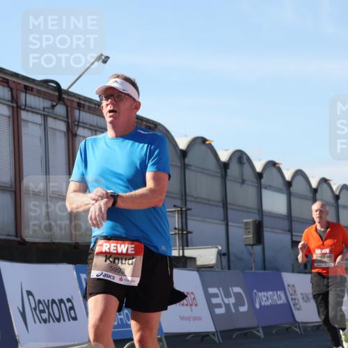 03.10.2025 - Köhlbrandbrückenlauf Luisa Fischer http://msf.ph/oto/9032272 03.10.2025 13:07:50 Ziel 4159, 4310, 4382, 4639, 5993, 6120, 6163, 6244, 6285, 6384, 6409, 6651, 6696, 6744, 6800, 6821 meine-sportfotos.de