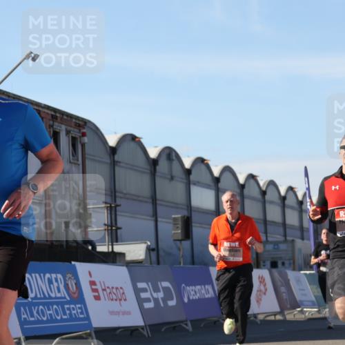 03.10.2025 - Köhlbrandbrückenlauf Luisa Fischer http://msf.ph/oto/9032276 03.10.2025 13:07:51 Ziel 4159, 4310, 4382, 4639, 5993, 6120, 6163, 6244, 6285, 6384, 6409, 6651, 6696, 6800, 6821 meine-sportfotos.de